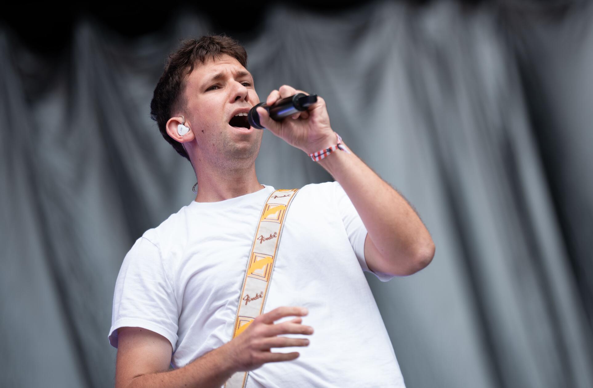 Indie-Musiker Betterov hat im November sein zweites Album "Große Kunst" releast. Am Montag, 16. März, stellt der Künstler die vom Feuilleton positiv aufgenommene Produktion im Saal des Z-Bau vor. Beginn: 20 Uhr.