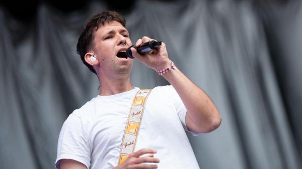 Indie-Musiker Betterov hat im November sein zweites Album "Große Kunst" releast. Am Montag, 16. März, stellt der Künstler die vom Feuilleton positiv aufgenommene Produktion im Saal des Z-Bau vor. Beginn: 20 Uhr.