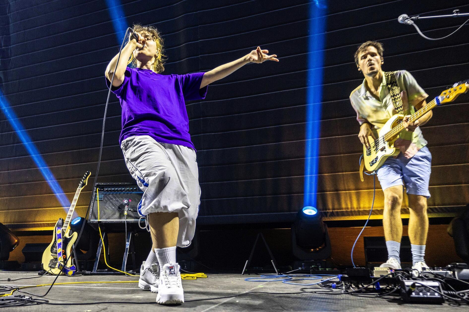 Durch neun Städte führt die aktuelle Tour von ok.danke.tschüss. Am Dienstag, 17. März, bevölkert die Indie-Band aus Mannheim die Bühne im Hirsch. Ab 20 Uhr präsentiert die Kapelle die Songs des aktuellen Albums "Knutschen & Boxen".