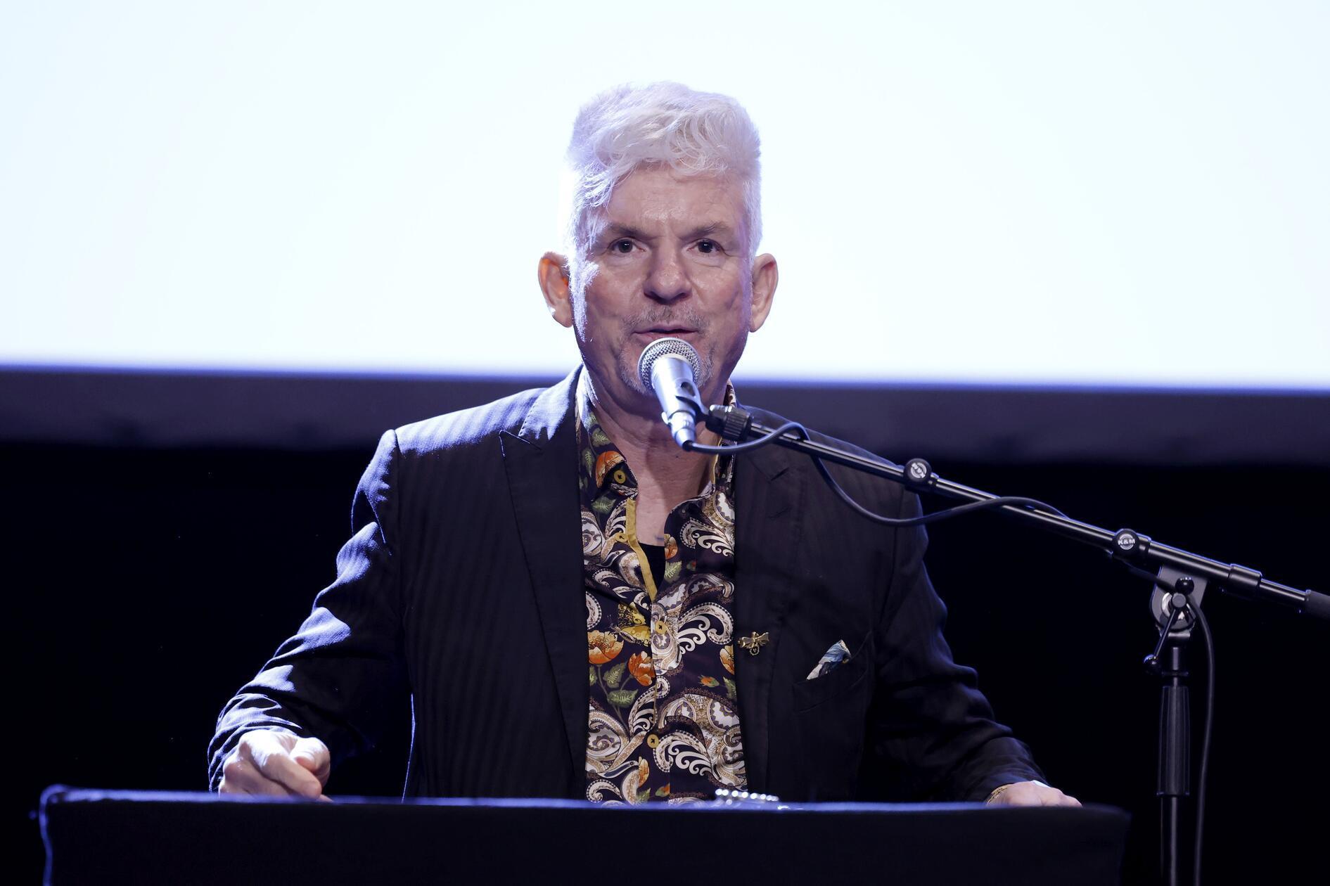 "Kein Geld kein Glück kein Sprit" heißt Heinz Strunks neuer literarischer Streich. Darin entführt der Schriftsteller seine Leserschaft wie üblich in groteske, abstruse Welten. Am Dienstag, 24. März, liest der Meister des geschliffenen Wortes, der auch mit über 60 nicht an Ruhestand denkt, im Z-Bau Saal aus seinem Werk. Beginn: 20 Uhr.