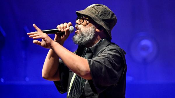 Am Freitag, 27. März, teilen sich Miki Kekenj und Samy Deluxe die Bühne der Nürnberger Meistersingerhalle. Der klassische Musiker und die Rap-Größe bringen zwei unterschiedliche Genres zusammen. Der ungewöhnliche Abend beginnt um 19.30 Uhr.