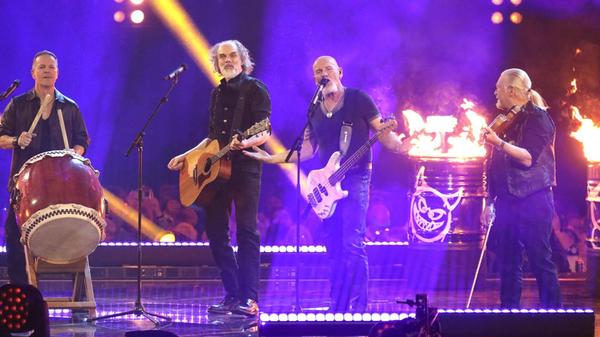 Die Lieder der Band Santiano berühren Millionen. Am Samstag, 28. März, singen die Nordlichter ihre Seemannslieder in der PSD Bank Arena. Das leidenschaftliche Folk-Rock-Konzert startet um 20 Uhr.