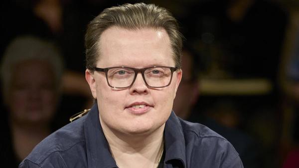 Angelo Kelly ist zurück - zurück in der Öffentlichkeit und zurück auf den Bühnen. Am Sonntag, 29. März, kommt der Musiker mit seiner Band in den Hirsch, um all die neuen Lieder im direkten Kontakt mit dem Publikum zu performen. Start: 20 Uhr.