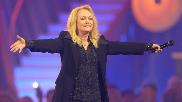 Zahlreiche Schlager-Größen gastieren am Dienstag, 31. März, in der Meistersingerhalle. Ab 18.30 Uhr singen Nicole (Foto), Michael Holm, Joey Heindle und Kristina Bach ihre Lieder. Moderiert wird das Event von Stefan Mross.