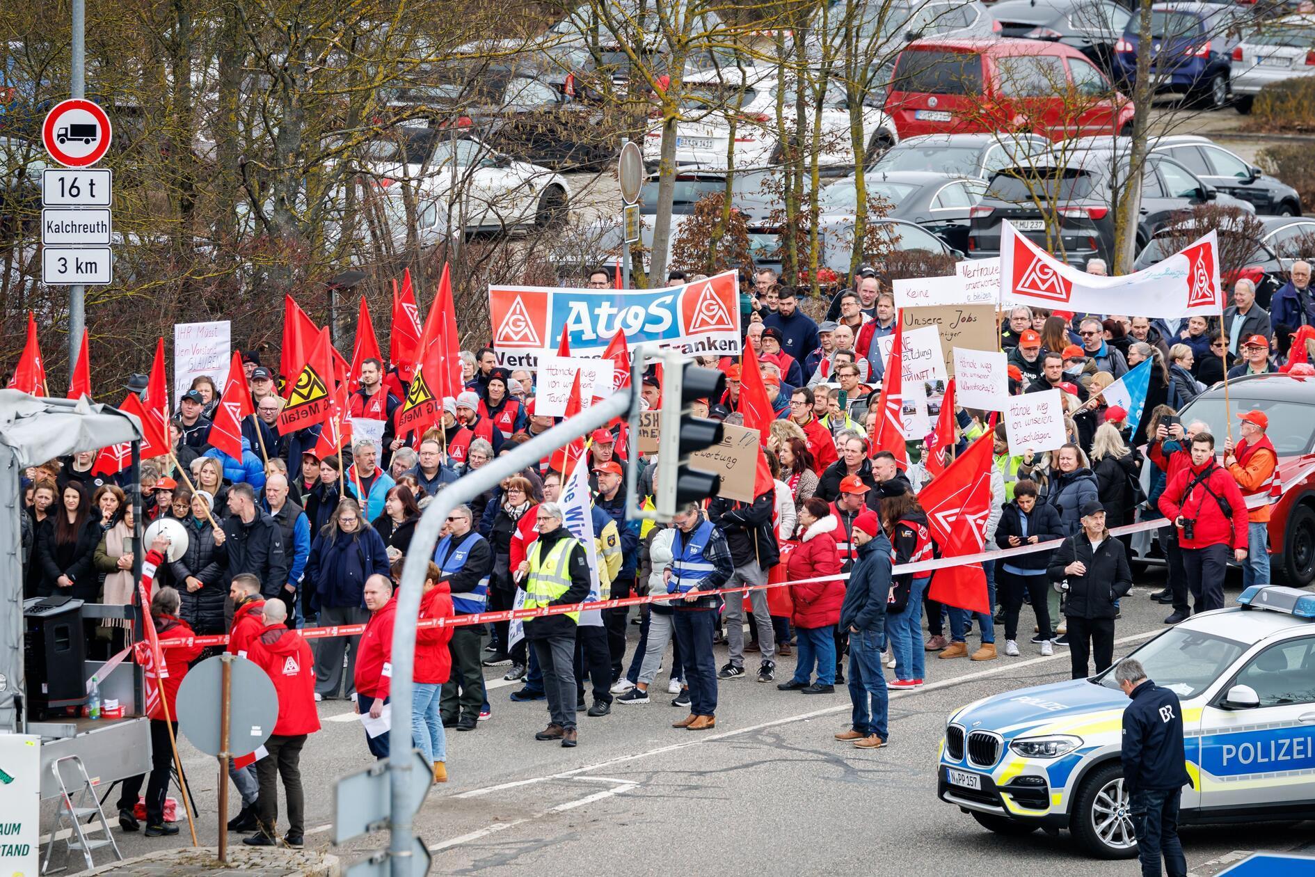 Der fränkische Stiftehersteller Staedtler hatte im September 2025 angekündigt, zwei seiner Standorte in Deutschland zu schließen - die Werke in Neumarkt in der Oberpfalz und Sugenheim im Landkreis Neustadt an der Aisch-Bad Windsheim sollen nach 2028 nicht fortbestehen und in den Haupt-Produktionsstandort Nürnberg integriert werden.