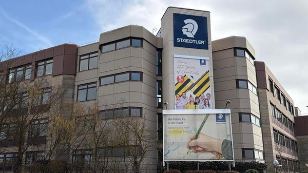 Stattdessen möchte Staedtler in den Aufbau eines neuen Werkes in Osteuropa investieren.