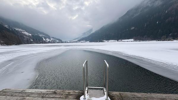 Der Blick auf den Brennsee im Winter.