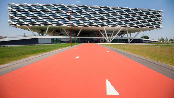 Das neue Bürogebäude "Arena" des Sportartikelherst