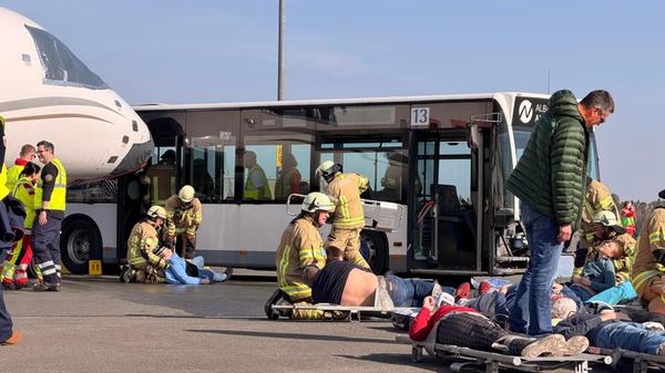 Ziel war es, Abläufe und Zusammenarbeit im Fall eines Flugunfalls praxisnah zu erproben und weiter zu verbessern.