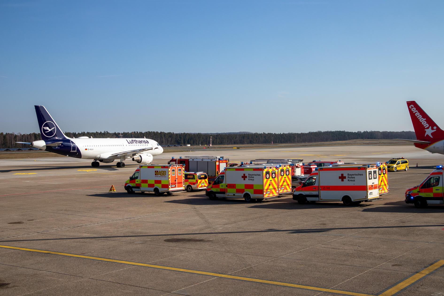 Das Übungsszenario lautete wie folgt: Zusammenstoß eines Kleinflugzeugs mit einem Vorfeldbus auf dem Rollweg.