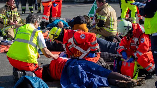 Auch ein Team der Notaufnahmen des Klinikums Nürnberg nutzte die Übung, um die Einstufung und Versorgung von Patienten bei einem größeren Schadensereignis mit vielen Betroffenen in kurzer Zeit zu trainieren.