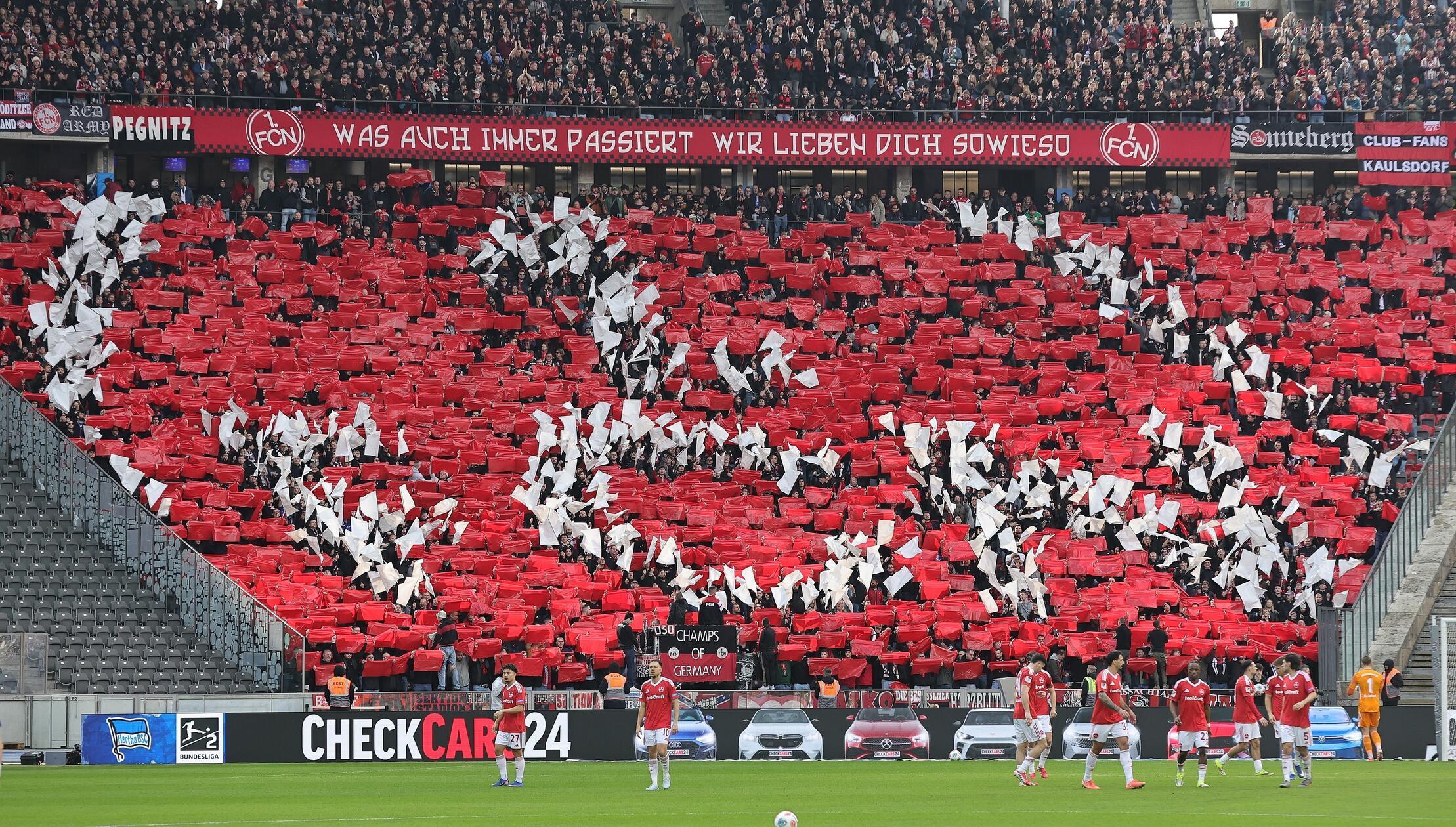 Über 5000 Clubfans haben sich nach Berlin aufgemacht.