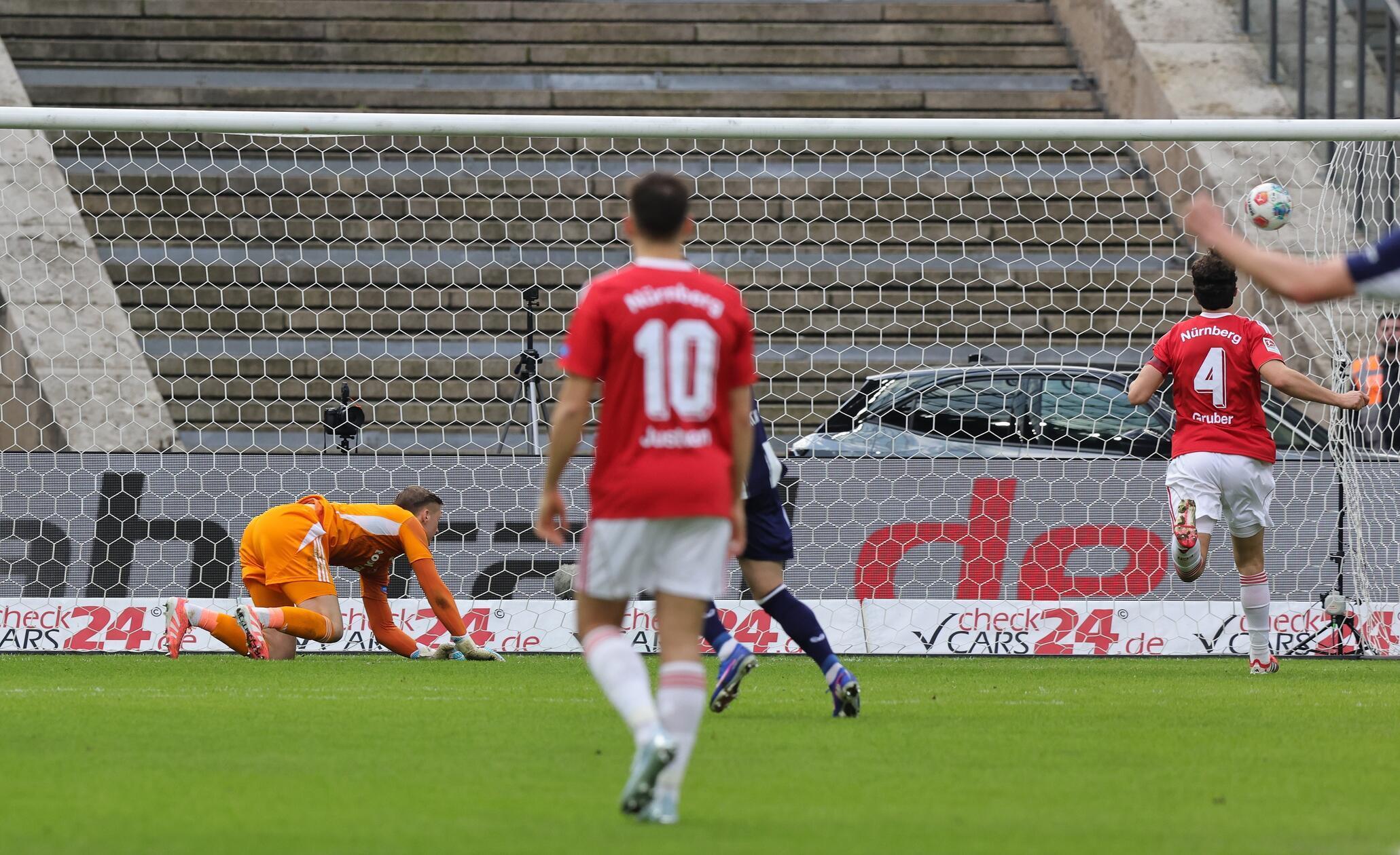 Den besseren Start in eine zähe Partie erwischen die Hausherren.