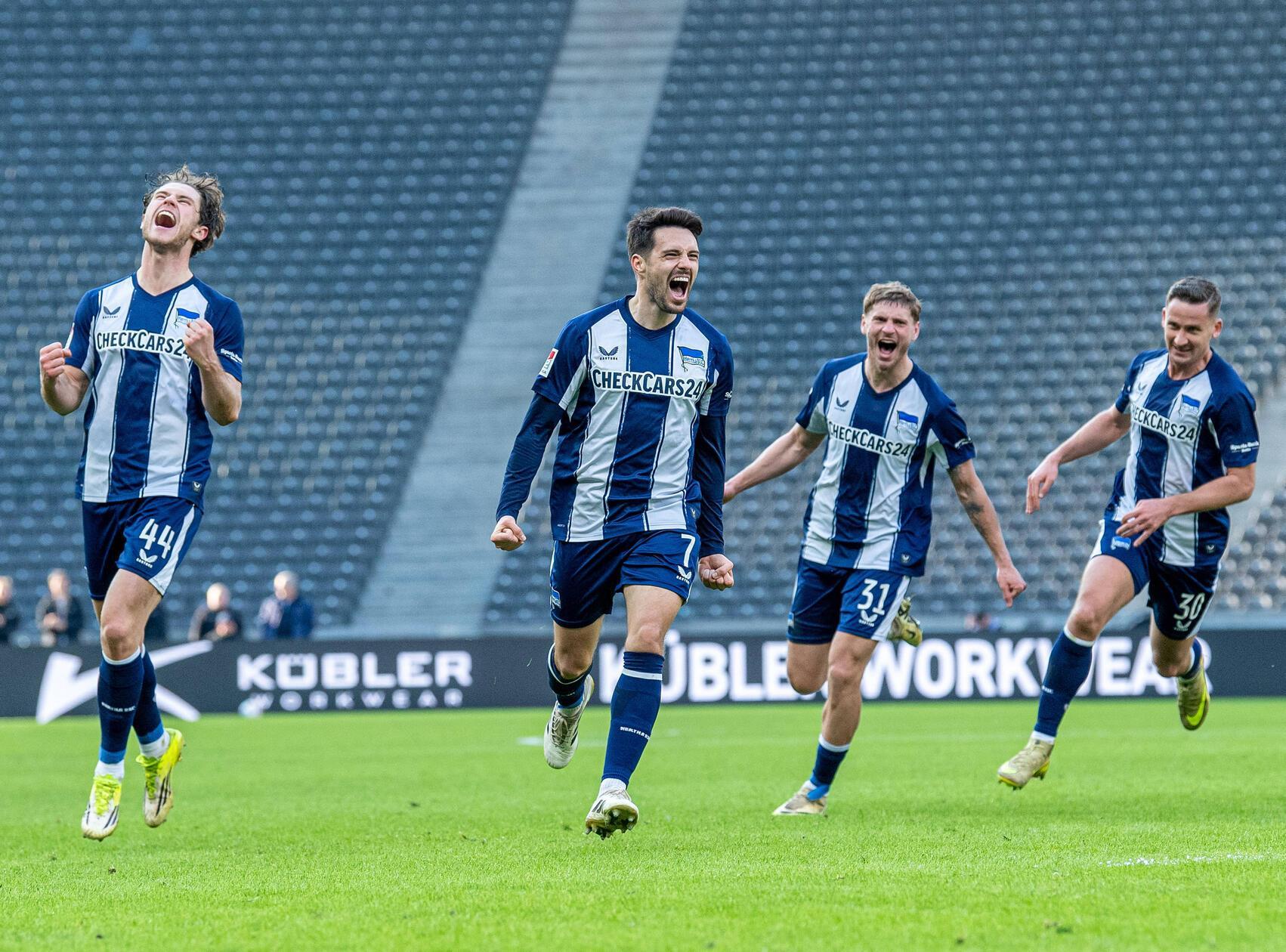 … und bestraft die passive Nürnberger Abwehr nach 88 Minuten mit dem späten 2:1 aus Berliner Sicht.