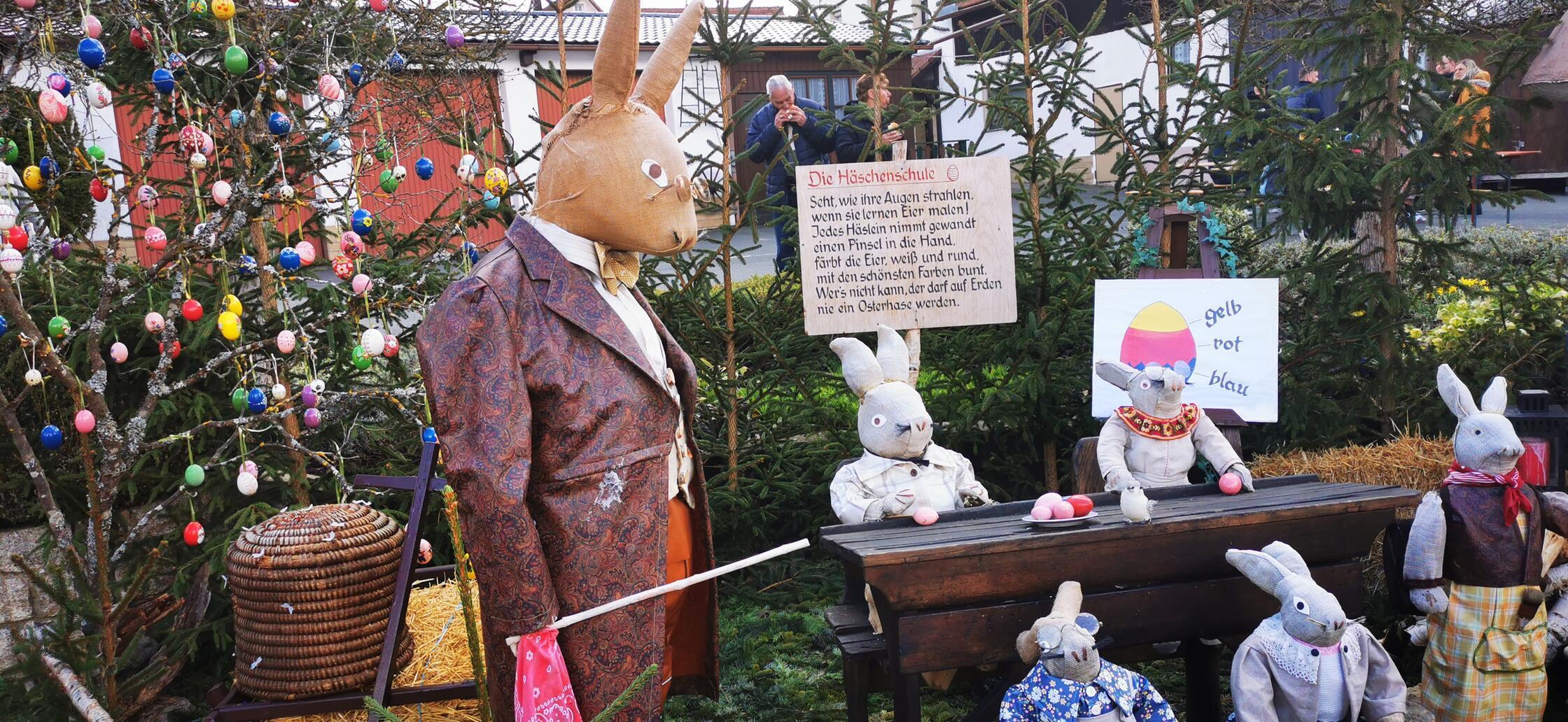 Die Häschenschule vom Bieberbacher Osterbrunnen hat unsere Leserin Andrea Weidner fotografiert.