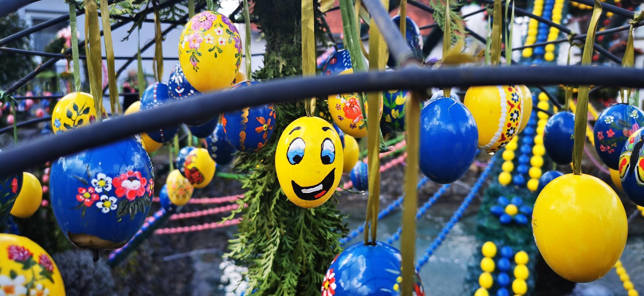 Die Ostereier vom Osterbrunnen in Bieberbach hat unsere Leserin Andrea Weidner fotografiert.