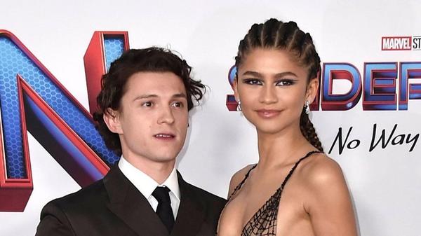 Tom Holland (l) und Zendaya, Schauspieler, kommen