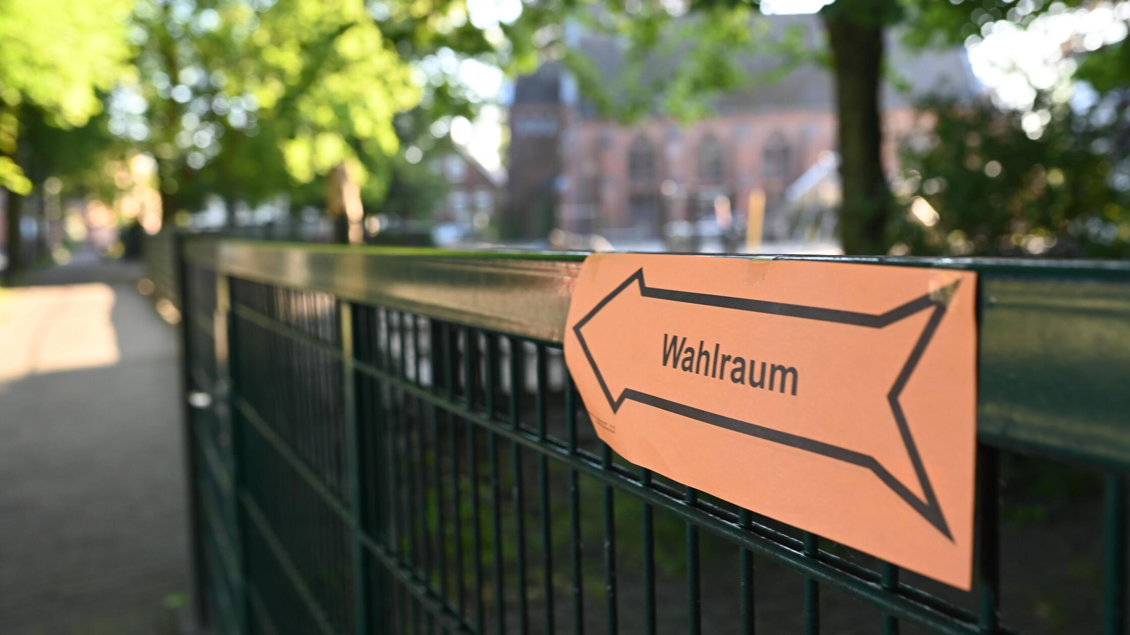 Deutschland geht Wählen - Europawahl 2024. Pfeile 