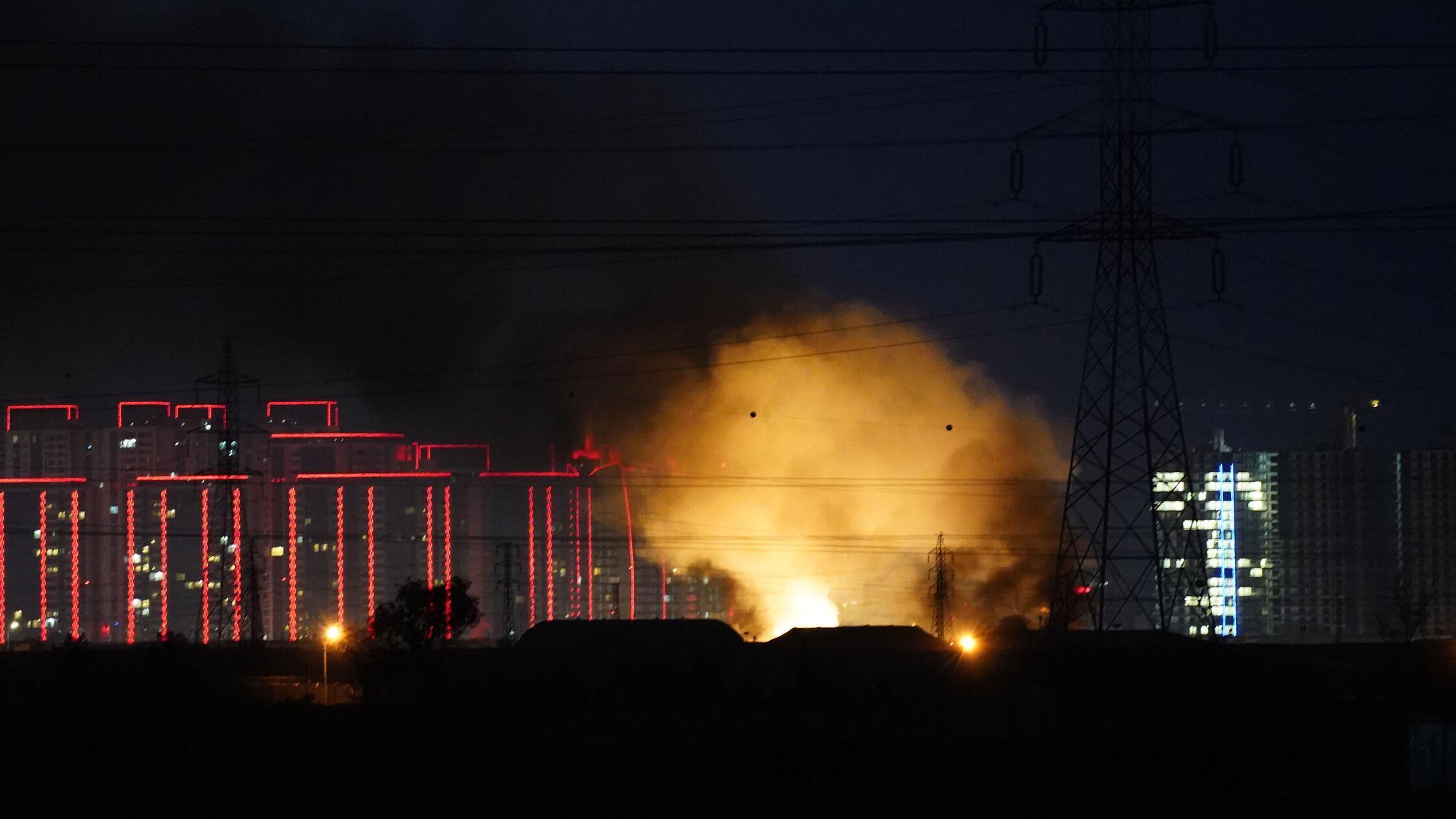 WIEDERHOLUNG MIT ENGEREM BILDAUSSCHNITT - Rauch un