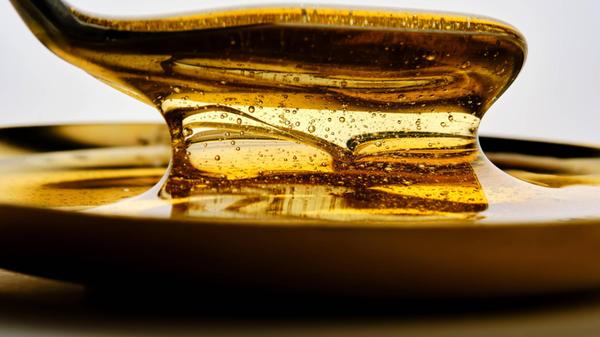 Foto einer Zuckerpaste für das Enthaarungsverfahre