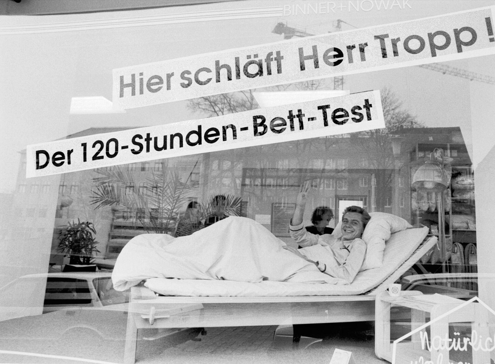 Man konnte ihn um seinen Job beneiden: Im Rahmen einer öffentlichkeitswirksamen Werbeaktion verbrachte der Student Jörg Tropp im März des Jahres 1988 fünf Tage und Nächte in einem ergonomisch geformten „Naturbett“ im Schaufenster eines Möbelgeschäftes in der Peter-Vischer-Straße 21. Täglich um 10 Uhr stand er jedoch zur Morgengymnastik auf, zu welcher auch die Schaulustigen vor dem Fenster eingeladen waren. Das Bett im Wert von 1890 DM wurde nach diesem Dauerbelastungstest zugunsten des Bundes Naturschutz versteigert. In den wachen Stunden neben der Morgengymnastik bereitete sich der Marathon-Schläfer auf seine Semesterprüfungen vor. Wie viele Betten während seiner 120stündigen Ruhephase verkauft wurden, ist uns leider nicht überliefert.