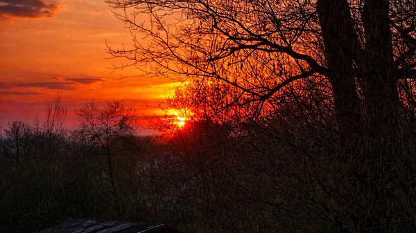 Dieses romantische Abendrot konnte Leser Karl Biller festhalten.