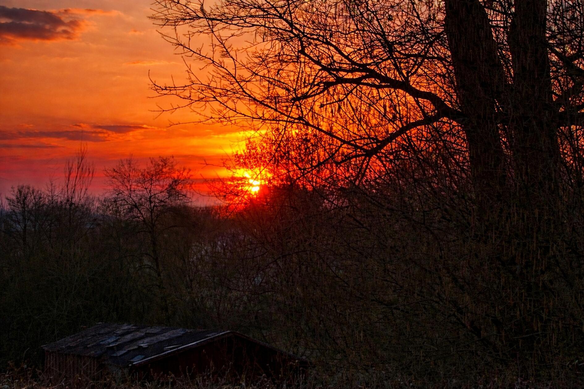 Dieses romantische Abendrot konnte Leser Karl Biller festhalten.