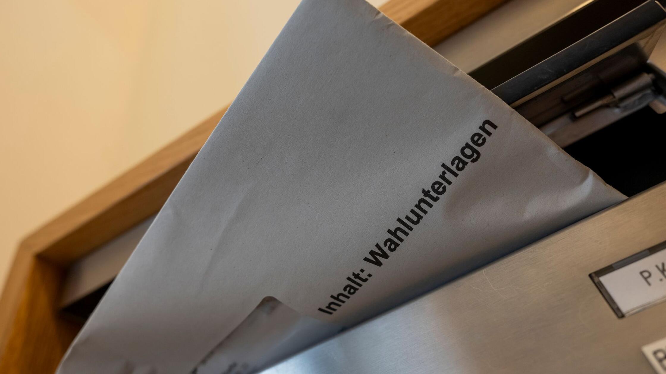 ILLUSTRATION - Wahlunterlagen für die Briefwahl st