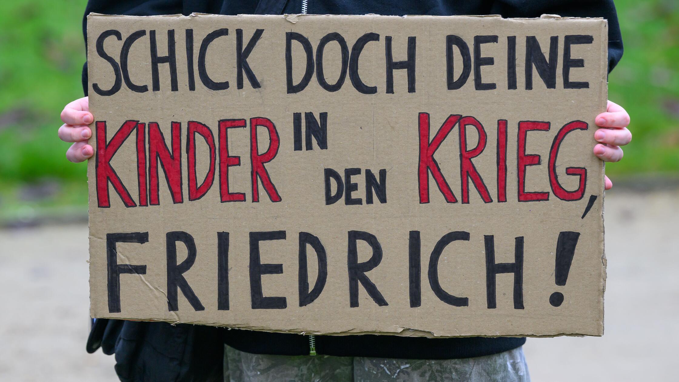 ARCHIV - 05.12.2025, Brandenburg, Cottbus: Eine Sc