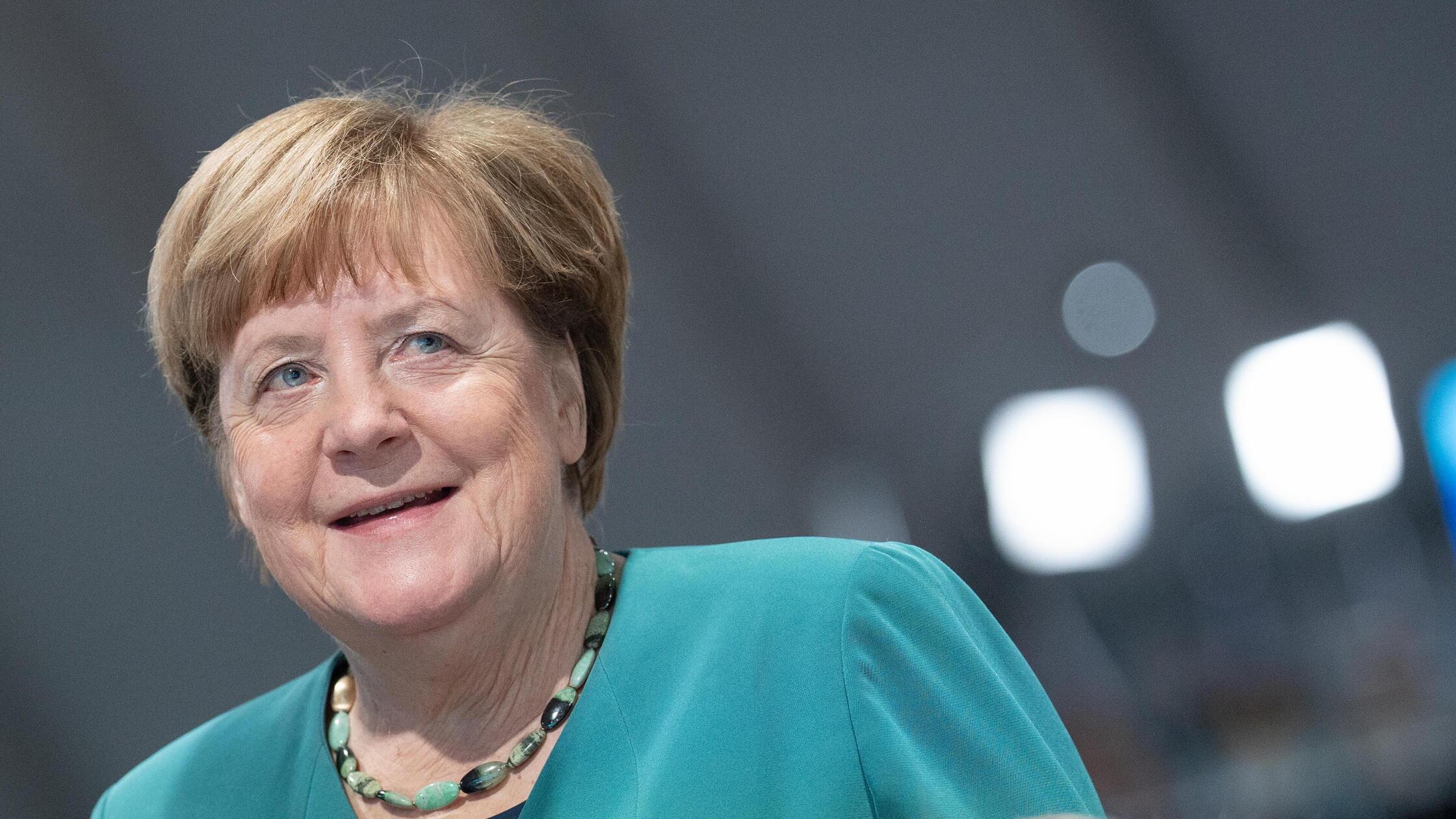 Hoher Besuch in N&uuml;rnberg: Angela Merkel liest im Opernhaus aus ihrem ...