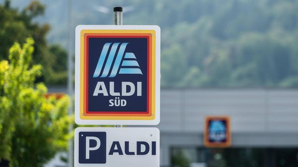Das Logo des Discounter Aldi Süd ist vor einer Ald