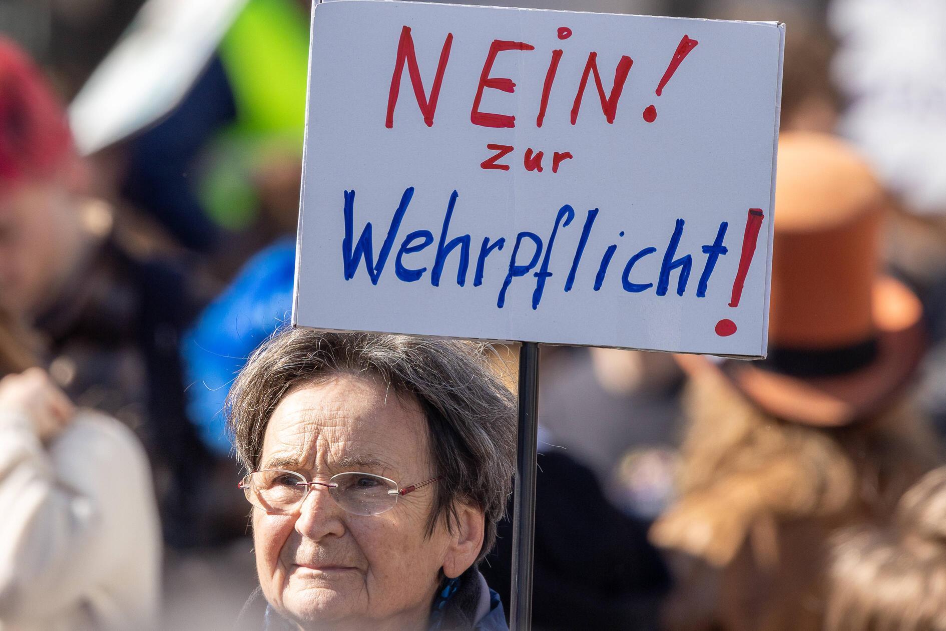 Die Jugendlichen seien von Eltern, Lehrkräften, Gewerkschaften und durch politische Jugendorganisationen unterstützt worden.