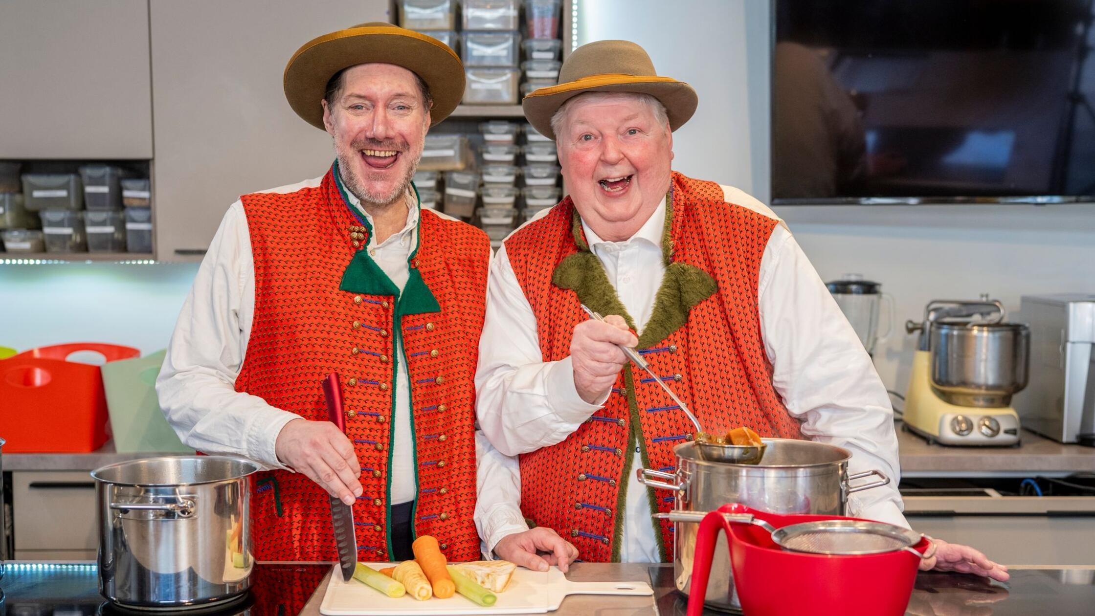 Mirko Reeh (l), TV-Koch, und Wolfgang Schwalm, Sch