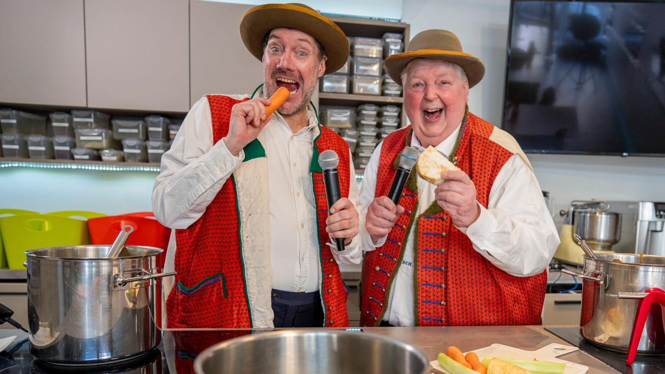 Mirko Reeh (l), TV-Koch, und Wolfgang Schwalm, Sch