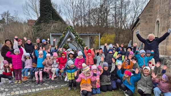 Eröffnung des Osterbrunnens in Hofstetten.