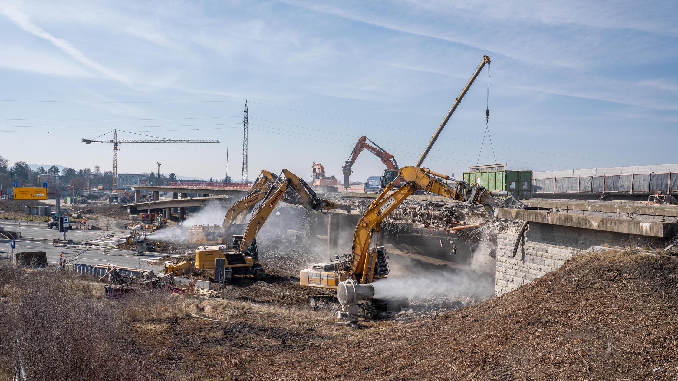 SpektakulÃ¤rer BrÃ¼ckenabriss auf wichtiger Nord-S