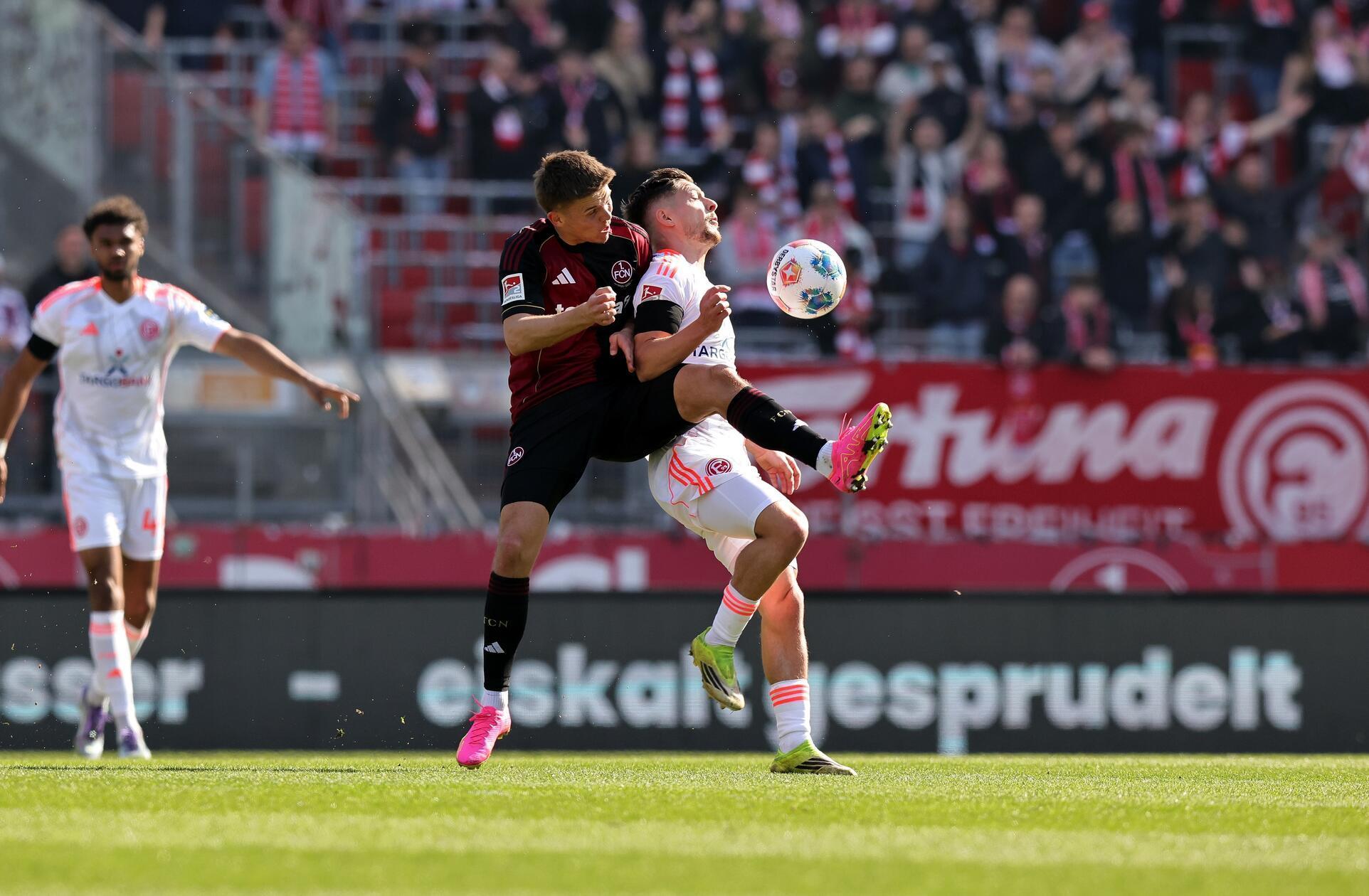 ... Trainer Klose schaffte es auch nach diesem Gegentreffer nicht wirklich, einen Gang höher zu schalten. Auch weiter bleiben mögliche Großchancen für den Club aus. Der Weltmeister...