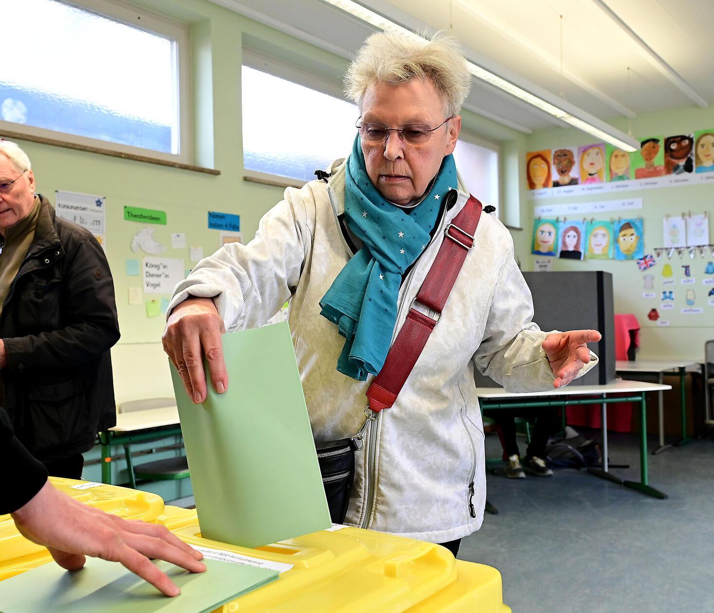Viele Schulen, wie unter anderem die Friedrich-Hegel-Schule in Nürnberg, dienen als Wahllokale.