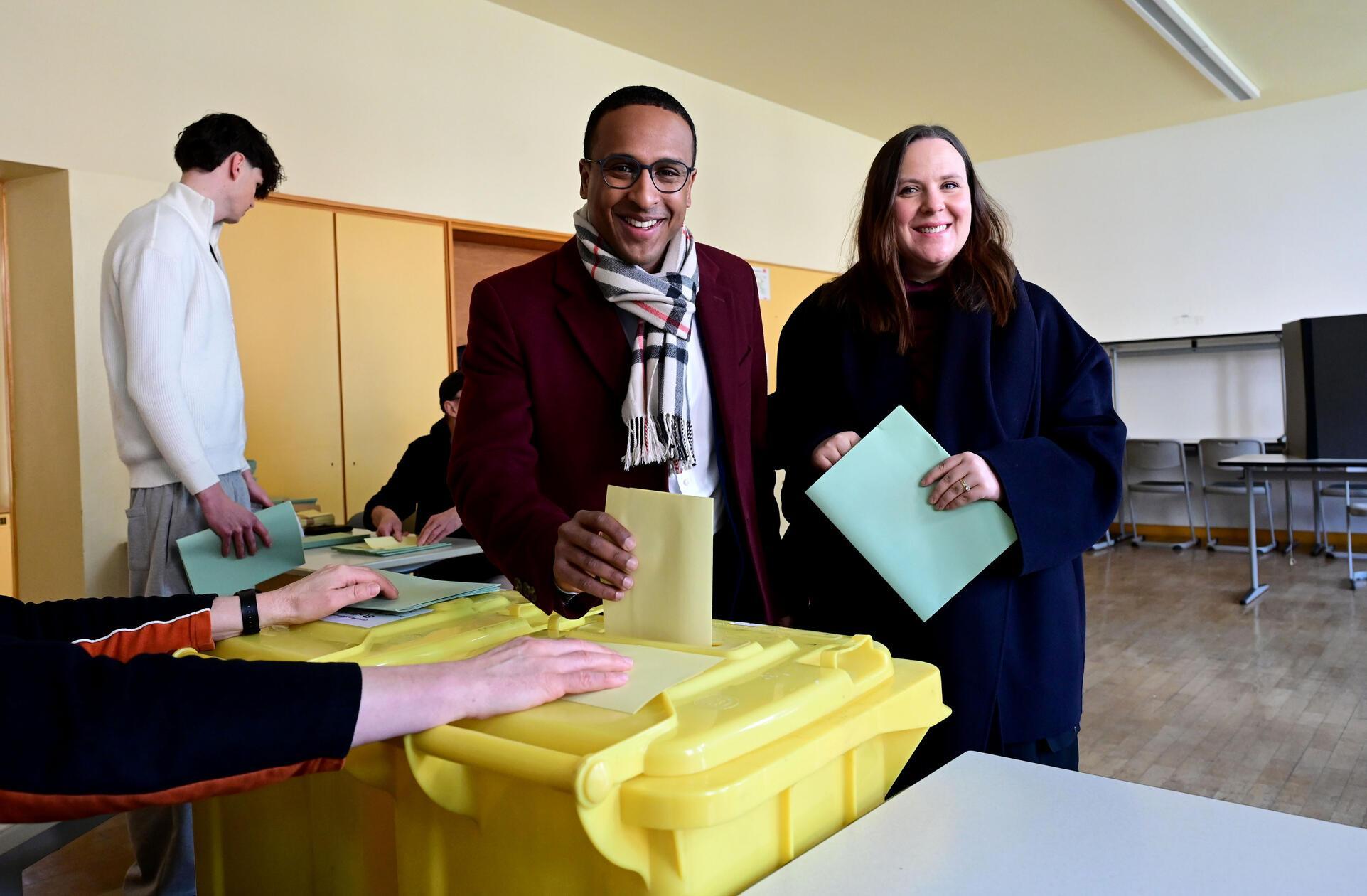 ... an seiner Seite: seine Frau Michelle.