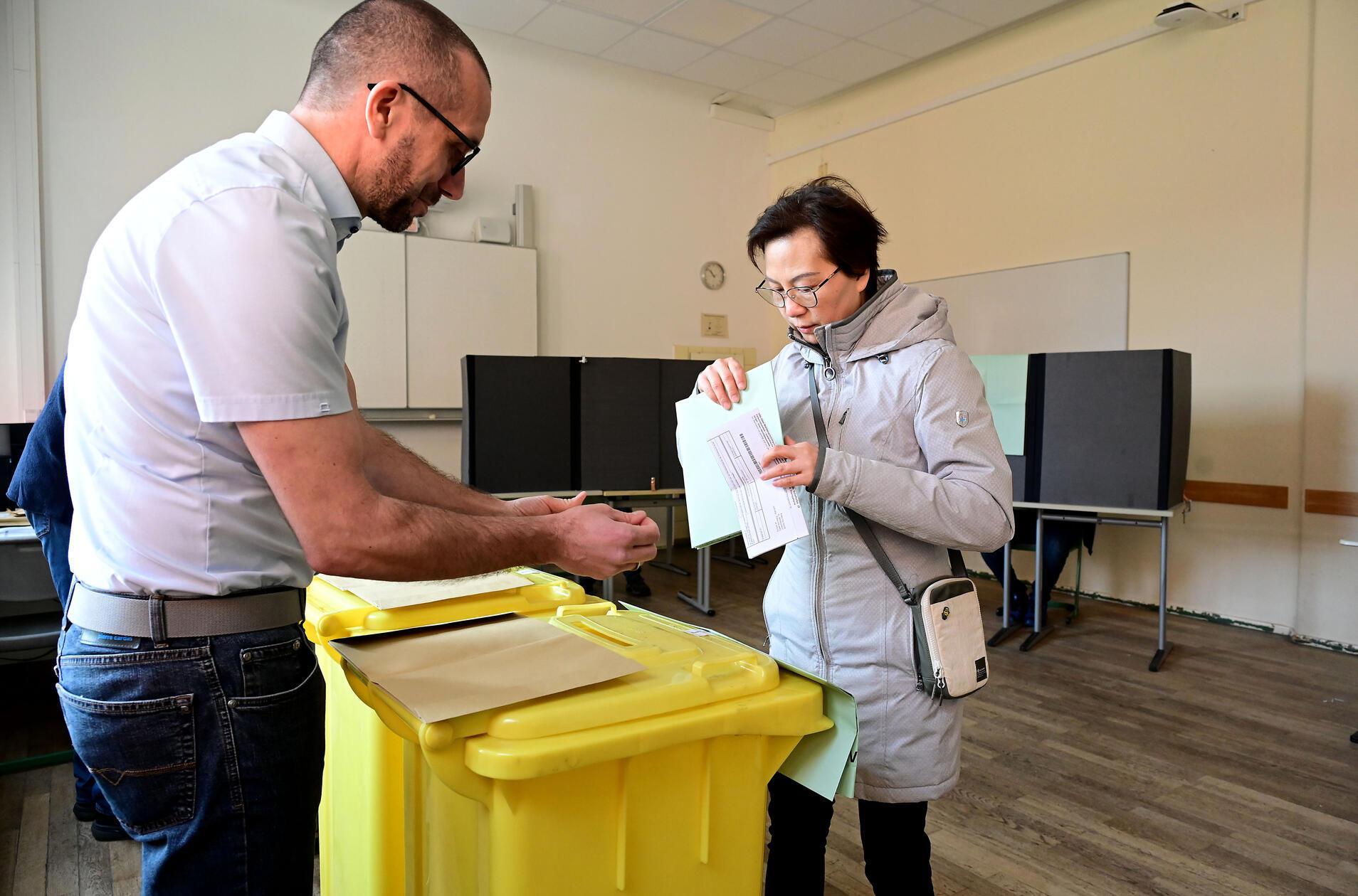 Ingesamt dürfen in Bayern bei der Kommunalwahl in Bayern 2026 zehn Millionen Menschen wählen, darunter sind etwa 700.000 Erstwähler.