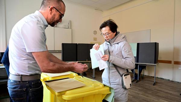 Ingesamt dürfen in Bayern bei der Kommunalwahl in Bayern 2026 zehn Millionen Menschen wählen, darunter sind etwa 700.000 Erstwähler.