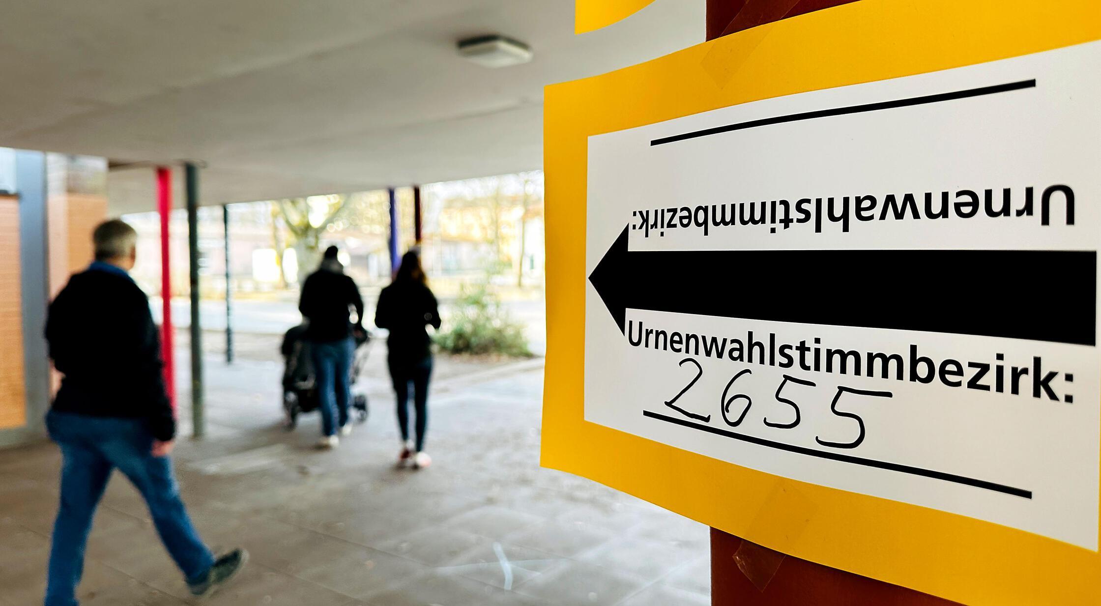 Noch bis 18 Uhr haben die Wahllokale in Bayern geöffnet.