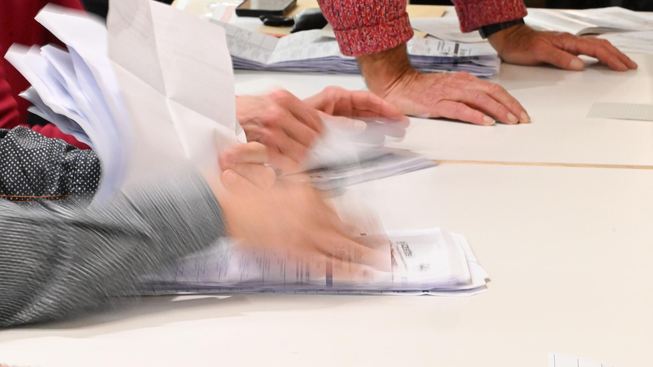 Stimmzettel der Briefwahl für die Bundestagswahl w