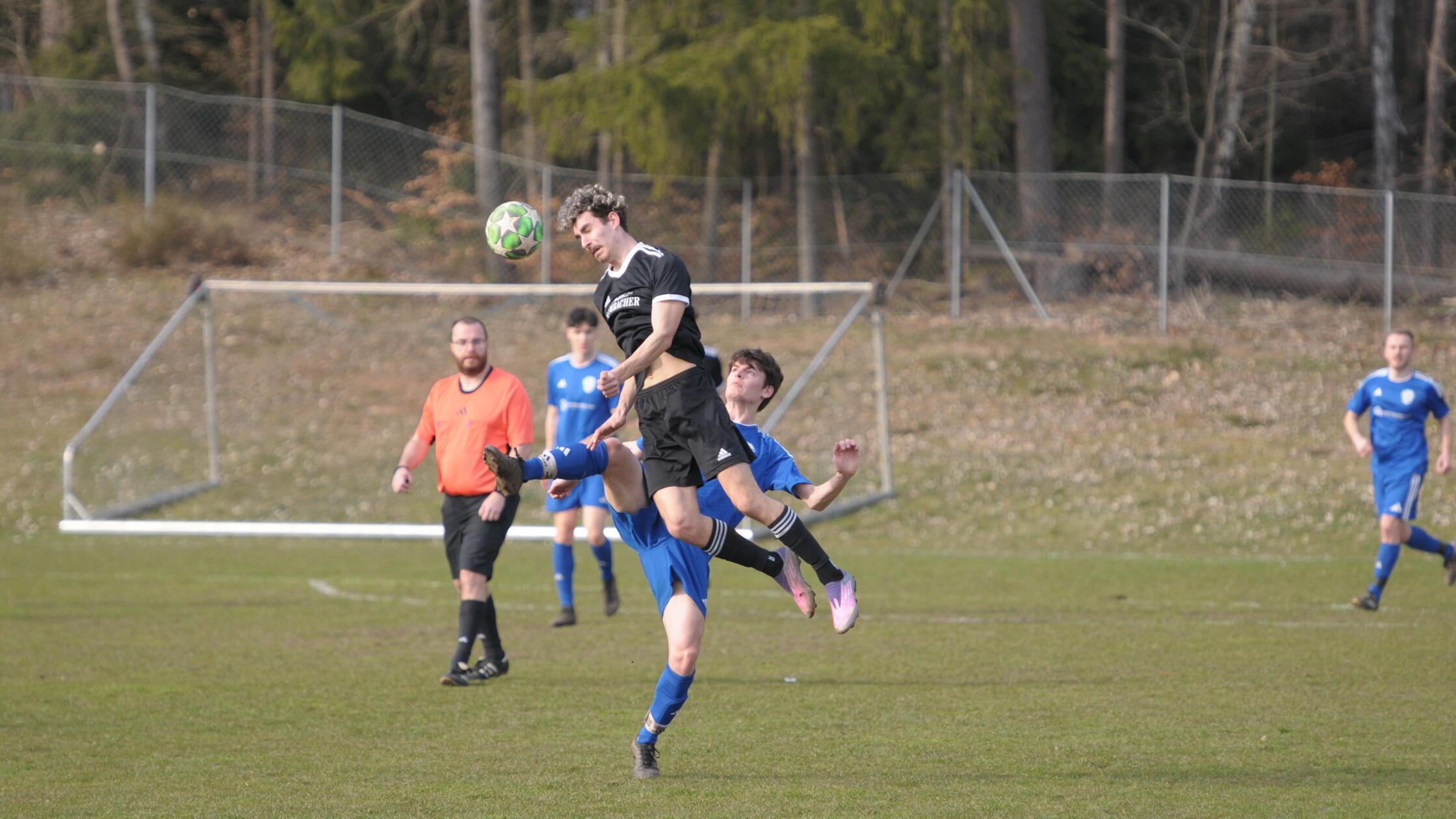 fuball-behringersdorf-vs-ermreuth-lukas-bux-blau-t