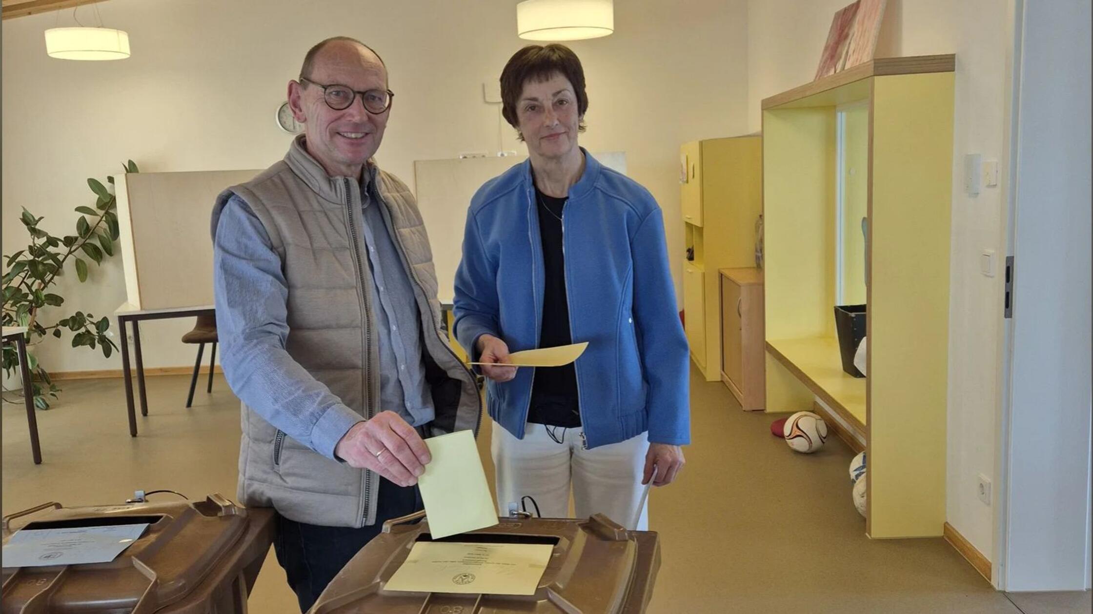 Helmut Schmaußer Beate Wahlurne erweitert