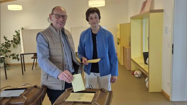 Helmut Schmaußer Beate Wahlurne erweitert