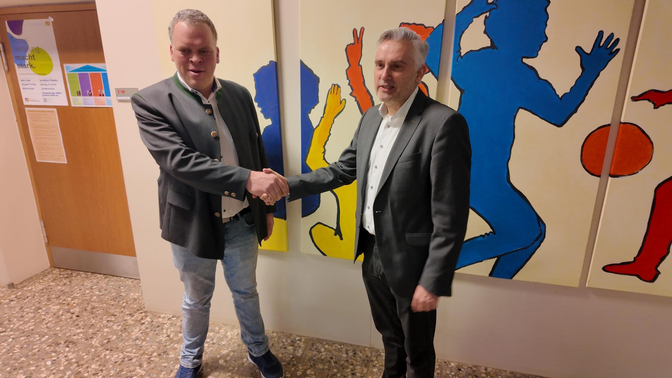 Christan Hollweck gratuliert den Alten und Neuen B