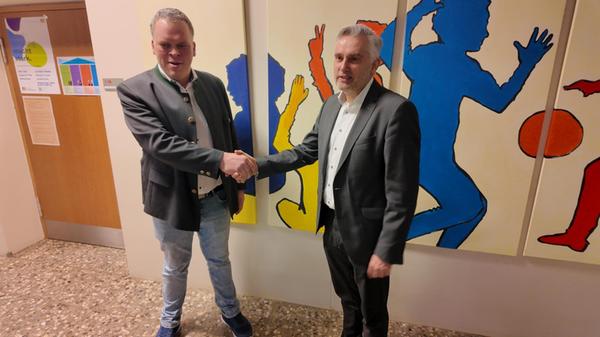 Christan Hollweck gratuliert den Alten und Neuen B