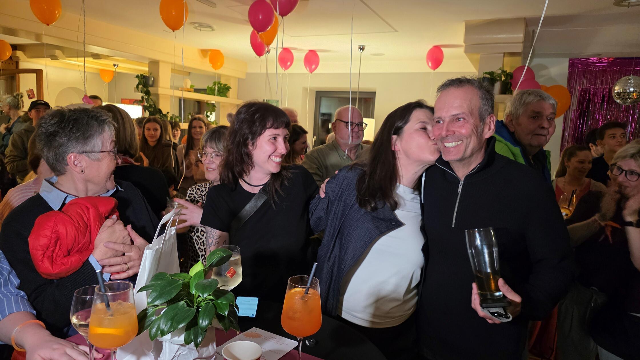 Christiane Meyer freut sich über den Sieg und feie