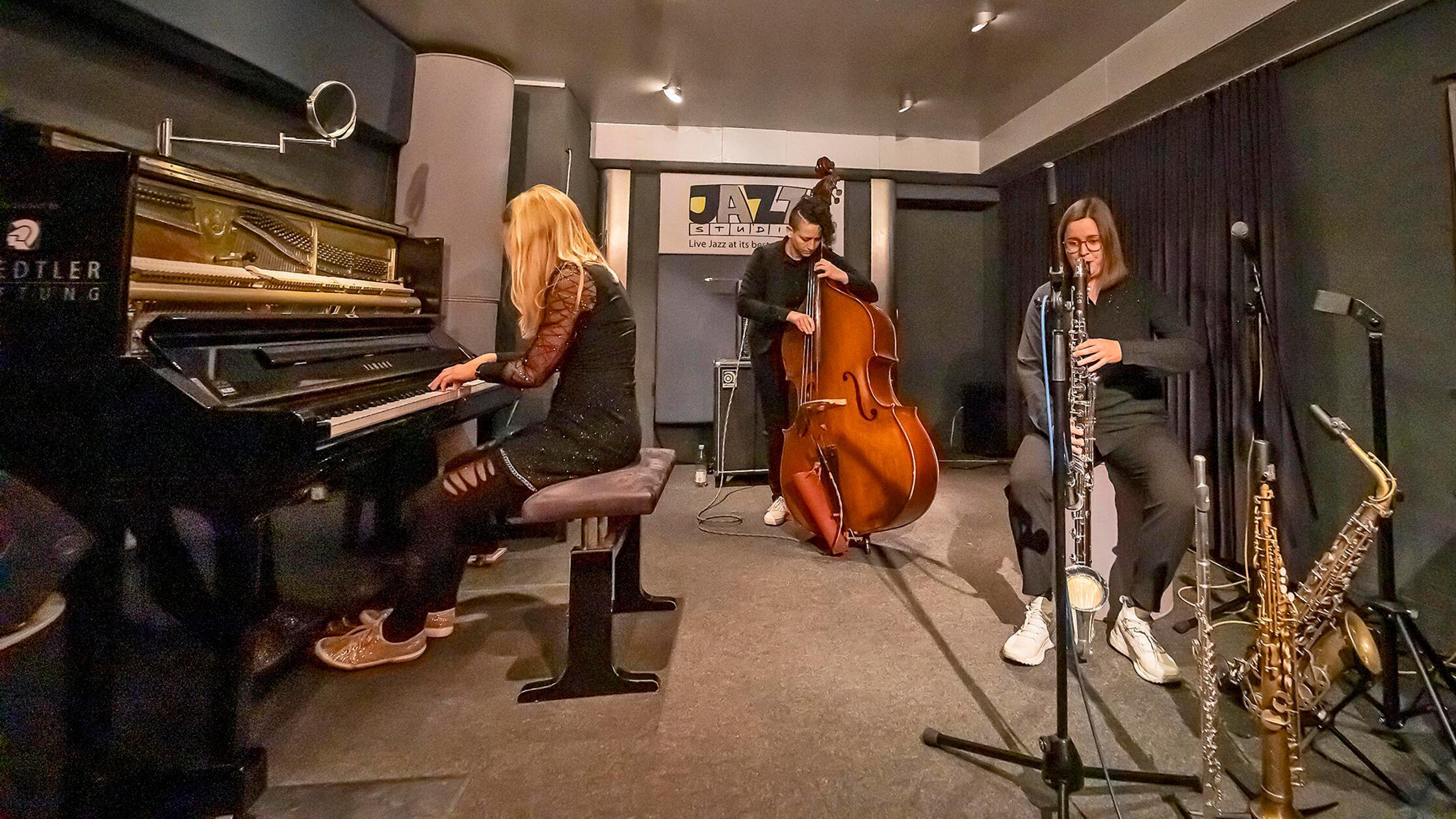 NN_Jessicats02_hvd_091125